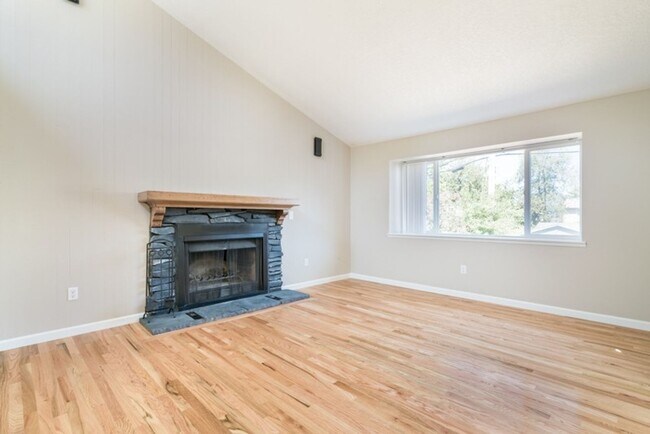 Building Photo - Charming Home in SW Portland