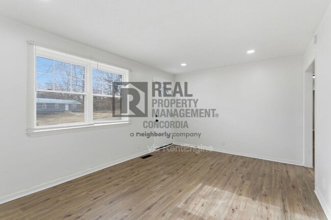 Building Photo - 1527 Cherry Tree Dr