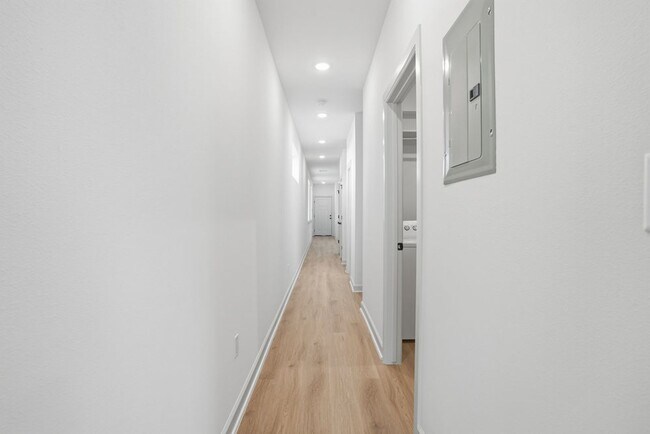 Building Photo - 3 Bed | 2 Bath Luxury Duplex