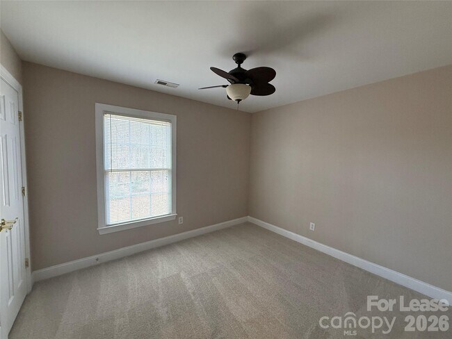 Building Photo - 3993 Lake Shore Rd S