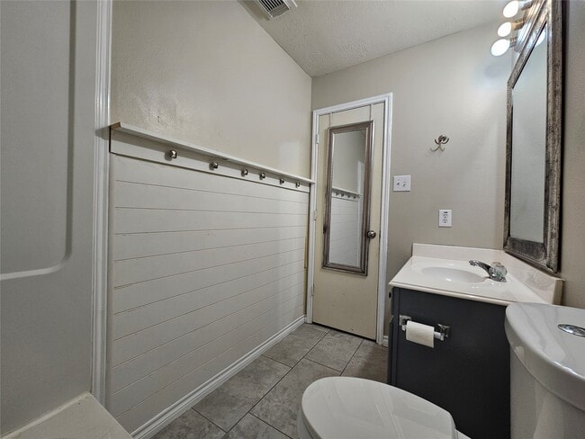 Building Photo - 13111 Cherryglade Ct