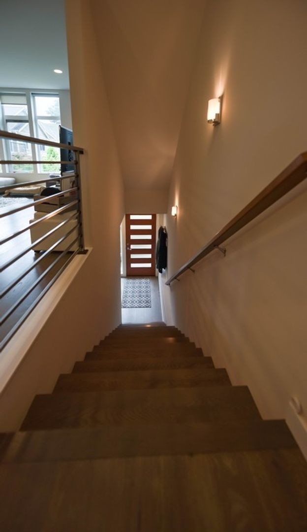 Building Photo - Fantastic 3 Bedroom Townhome w/Attached Garage and A/C in Seattle!!