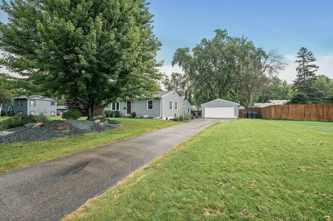 Building Photo - 8721 Elliot Ave S