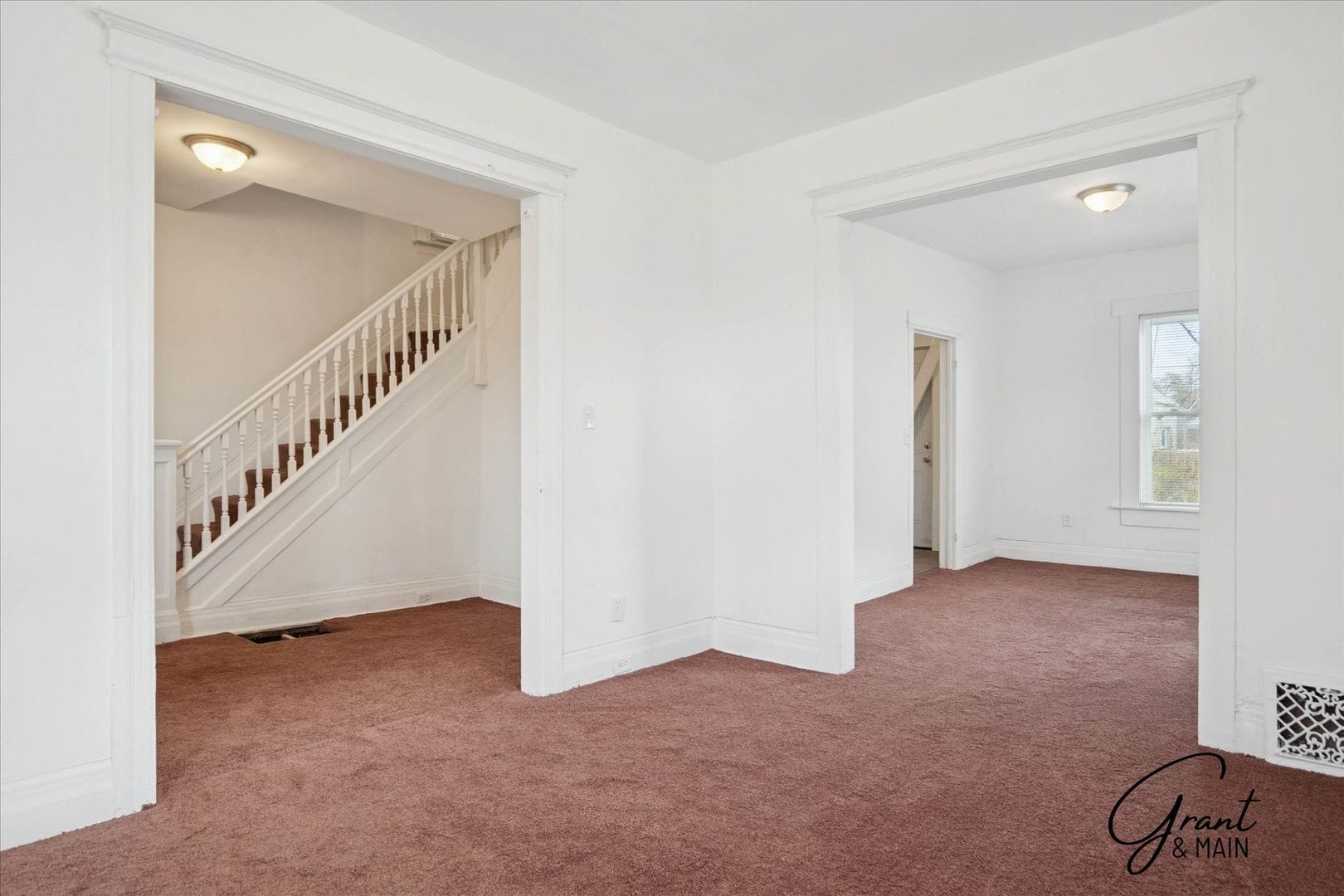 Building Photo - $1200 3 bedrooms