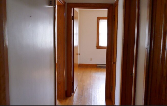 Building Photo - 805 W Grubb St