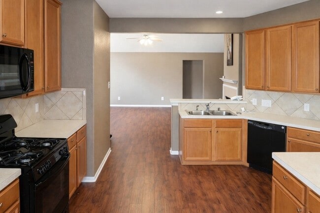 Building Photo - 5011 Forest Hurst Glen