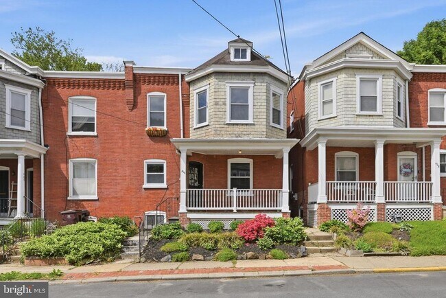 Building Photo - 406 W 20th St