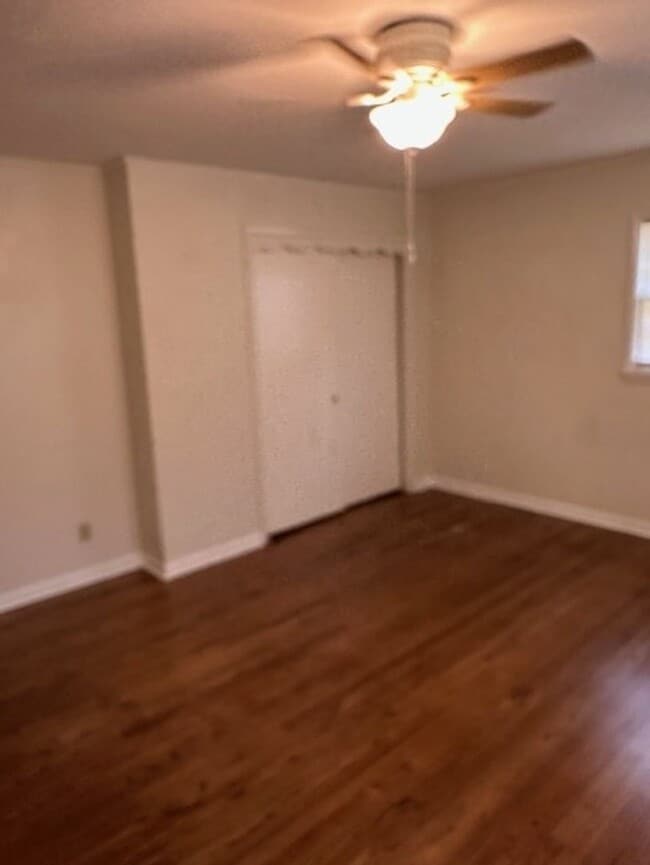 Building Photo - Charming 3 bed, 2 bath, 2 car garage in we...