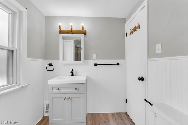 Building Photo - 16705 Glendale Ave