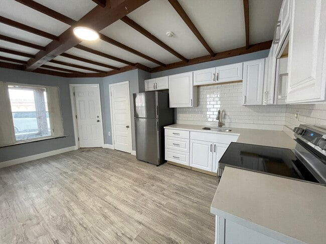 Building Photo - 22 Knowlton St