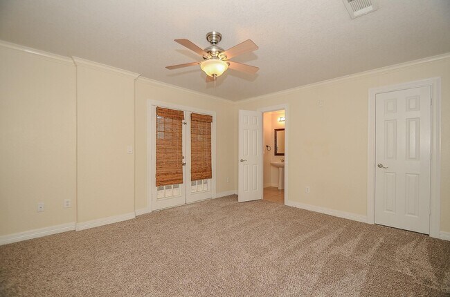 Building Photo - 513 Vincent St