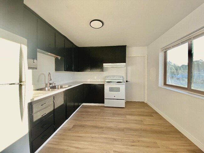 Primary Photo - 3051 Hazel Ave