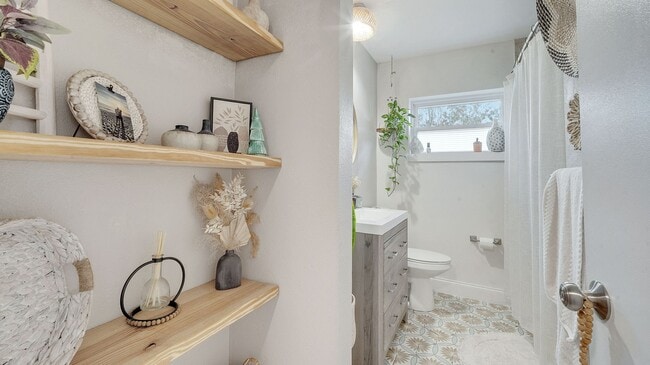 Building Photo - Cozy Remodeled 3/2 in North Orlando! Available February 2026!