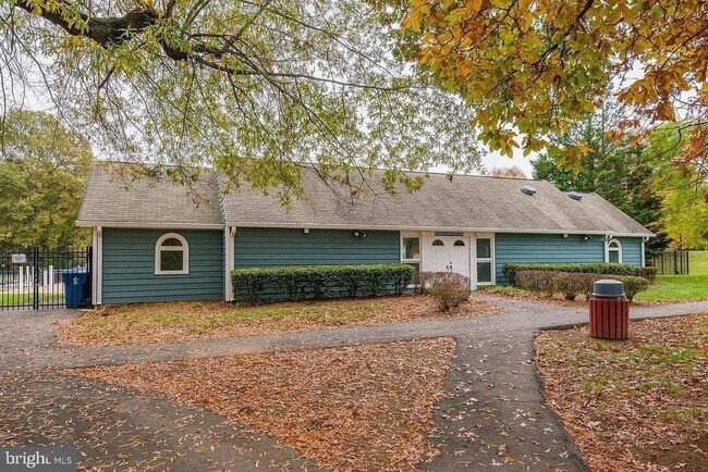 Building Photo - 37 Alden Ct