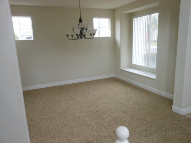 Building Photo - Rose Garden 4 Bed, 3 Bath Discounted at $3...