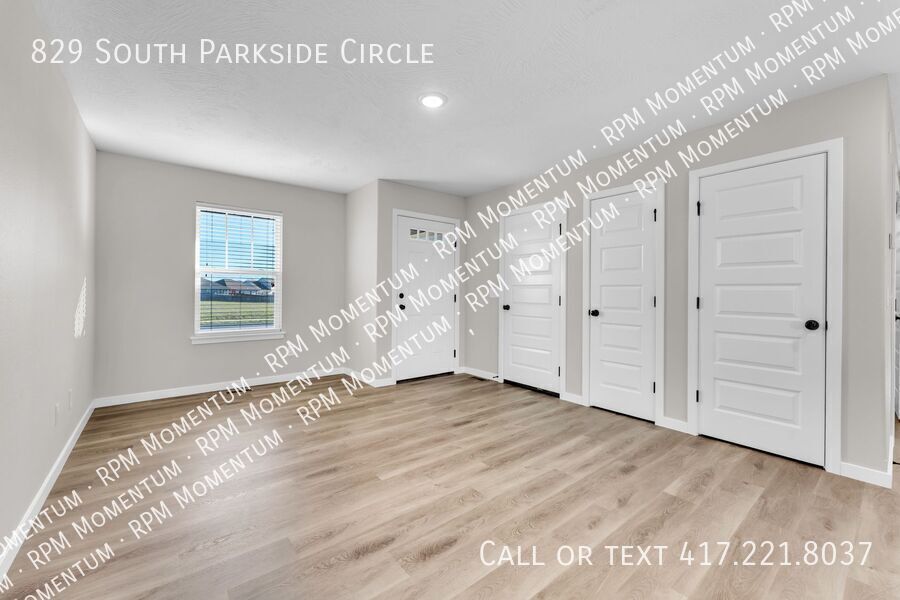 Building Photo - 829 S Parkside Cir