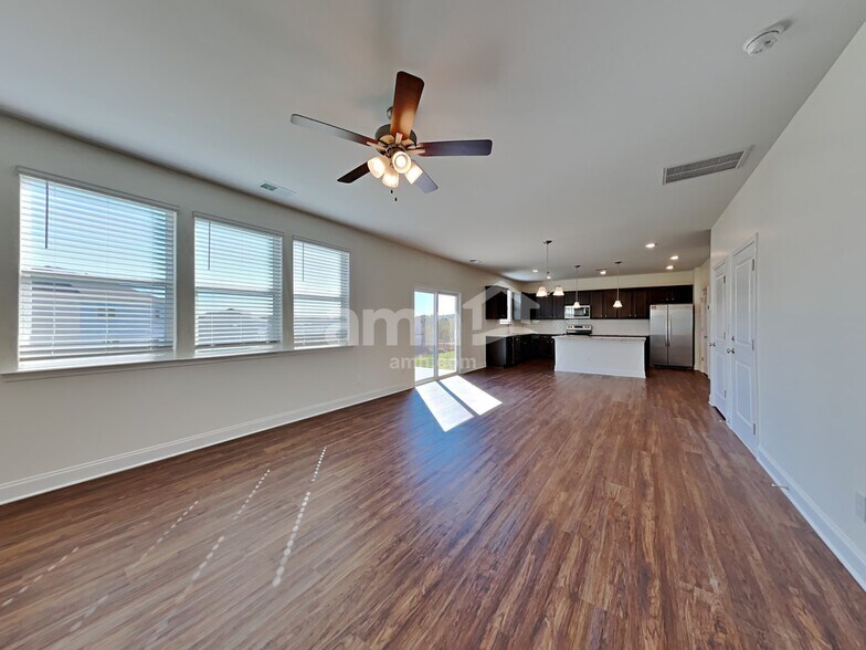 Building Photo - 157 Larragan Dr