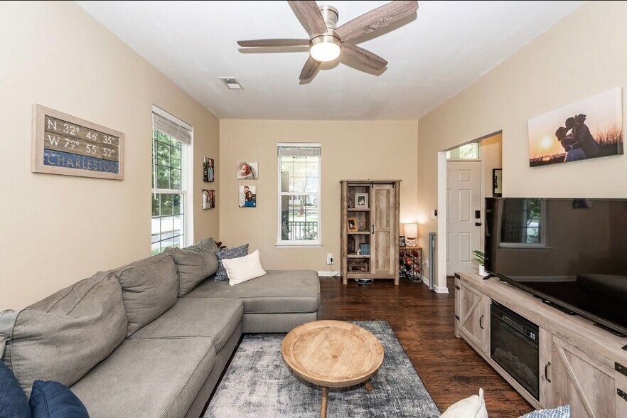 Building Photo - 1418 Whispering Oaks Trl
