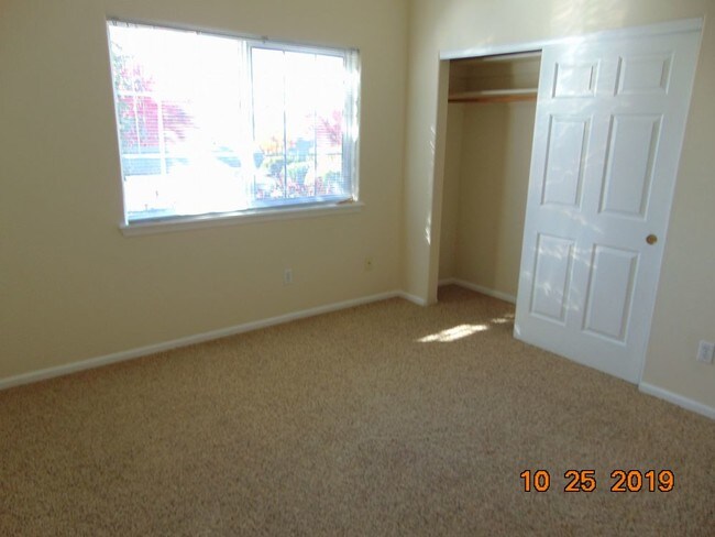 Building Photo - Lovely Southeast Medford 3-bedroom home