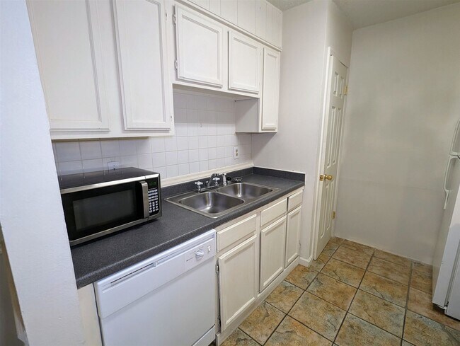 Building Photo - 7002 Lanier Dr