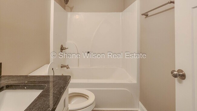 Building Photo - "Cozy 2-Bedroom Duplex Retreat with 1000 S...