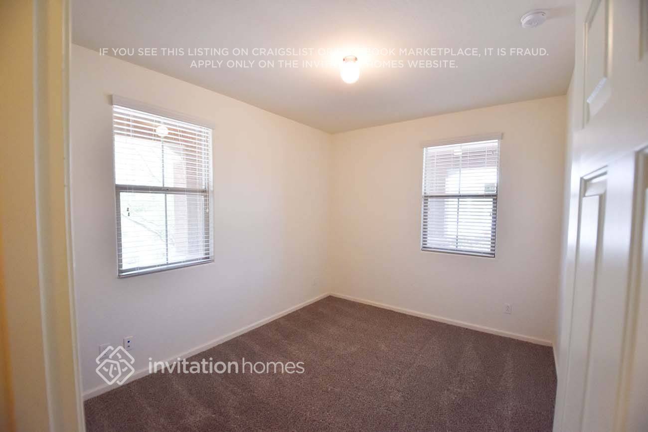 Building Photo - 2079 N Heritage St
