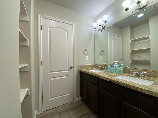 Building Photo - 5513 Montevista Dr