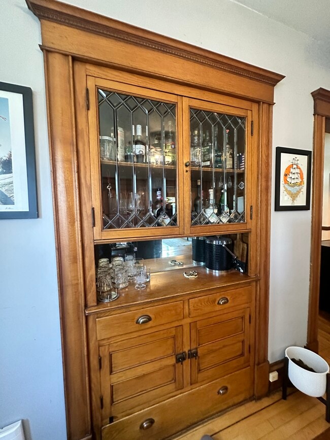 Building Photo - 309 6th Ave NE