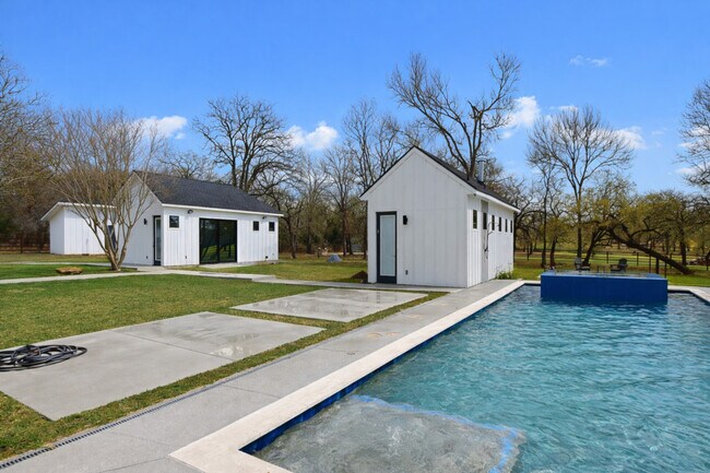 Building Photo - 5110 TX-OSR