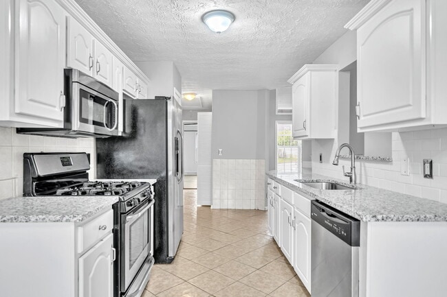 Building Photo - 825 Chatham Park Dr SW