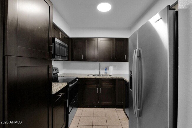 Building Photo - 1808 E Center Ln