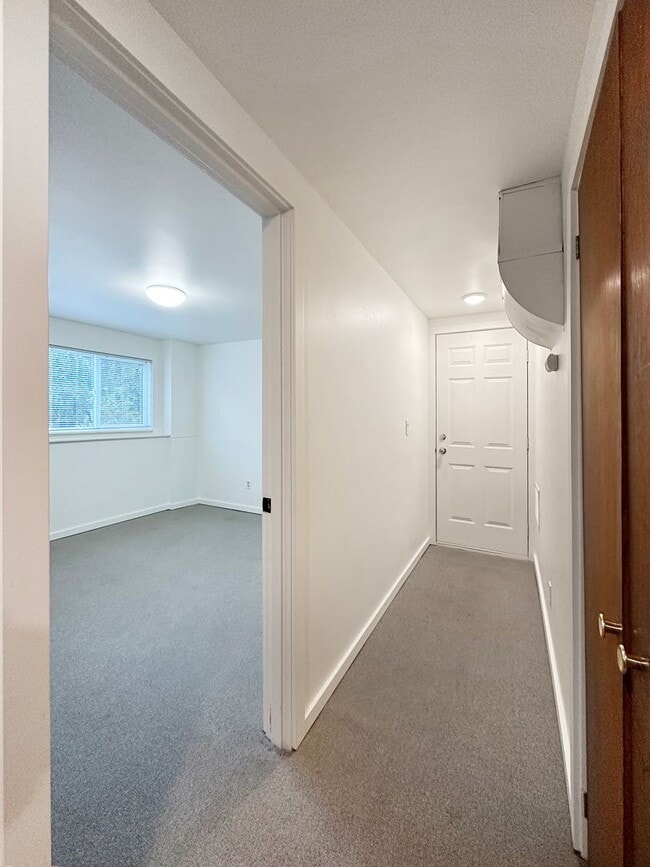 Building Photo - 4bd/2.5ba Seattle Home