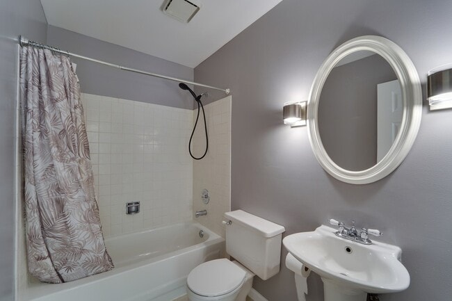 Building Photo - 329 Grissom Ct