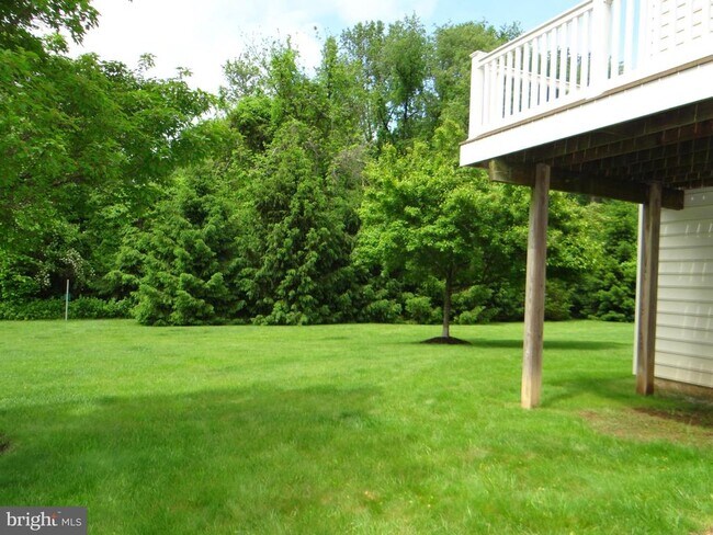 Building Photo - 400 Larose Dr