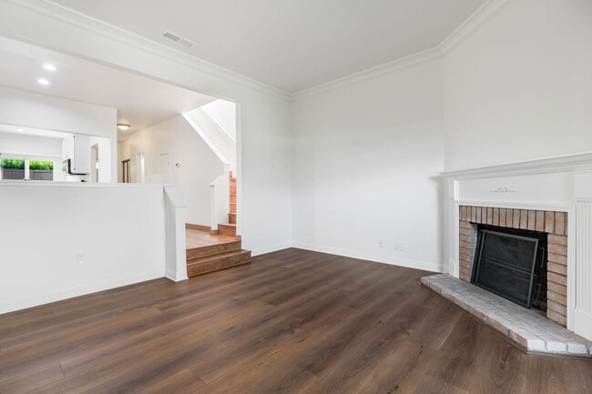 Building Photo - Spacious 2BR/2.5BA Townhome in Prime Milpi...