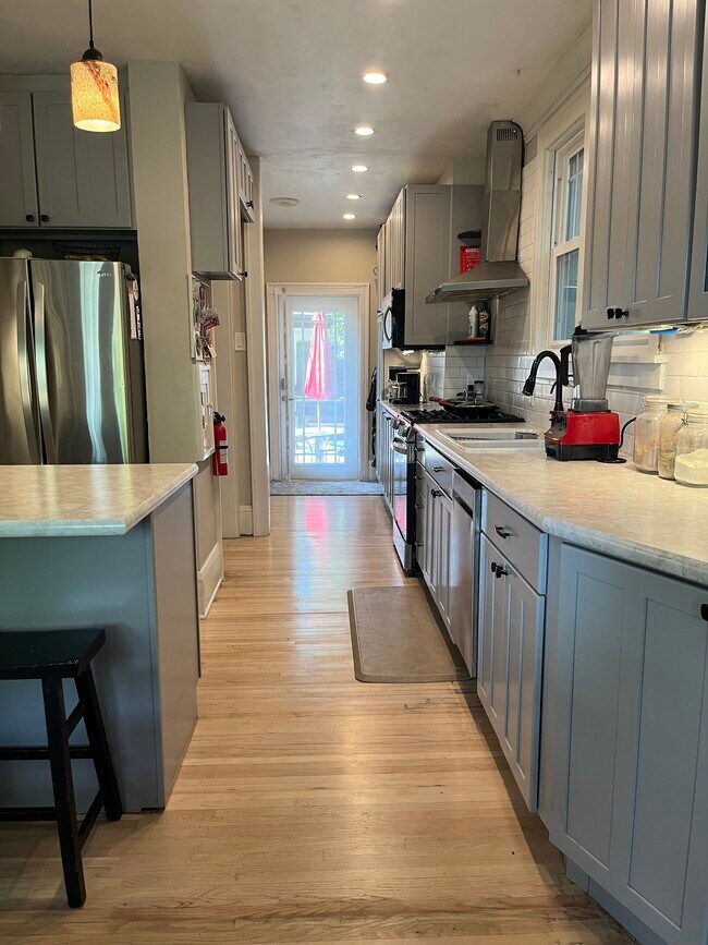 Building Photo - 4732 Harriet Ave