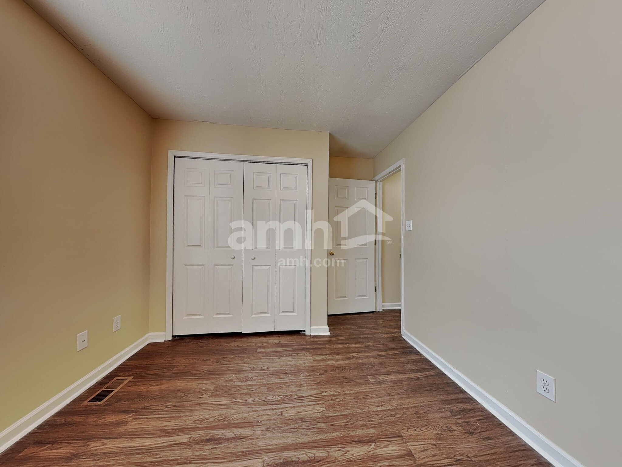 Building Photo - 1405 Randall Park Dr