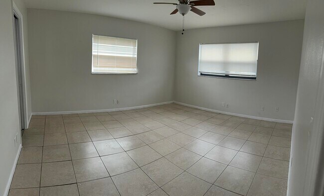 Building Photo - 7801 NW 70th Ct