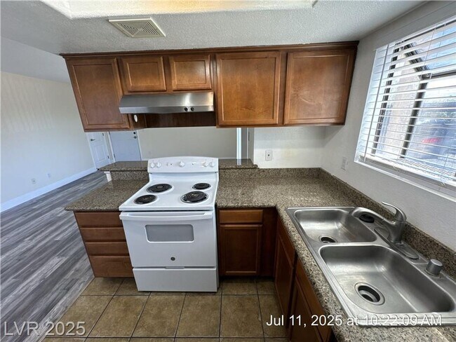 Building Photo - Updated First-Floor Unit | Granite Counter...