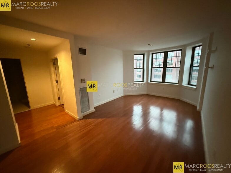 Building Photo - 534 Commonwealth Ave