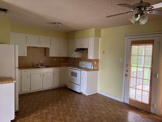 Building Photo - 820 Michelle Dr