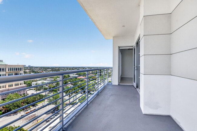 Building Photo - 155 E Boca Raton Rd