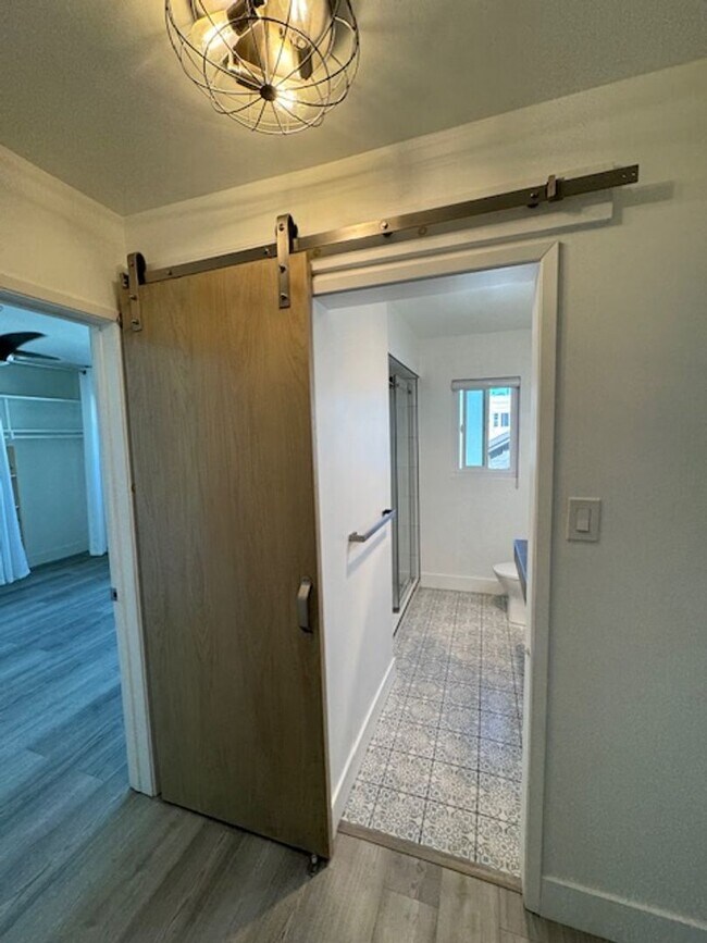 Building Photo - Modern Alamitos Beach 2 bedroom Condo plus...