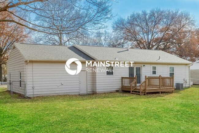 Building Photo - 3 Bedroom Pet-Friendly Home in Shawnee, KS...