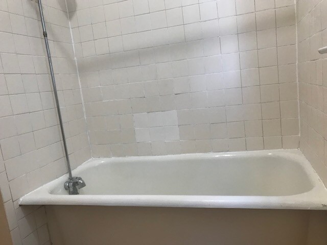 Bathroom - 1235 Lydia St