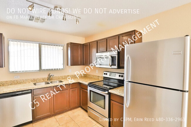 Building Photo - 2306 E Palm Beach Dr