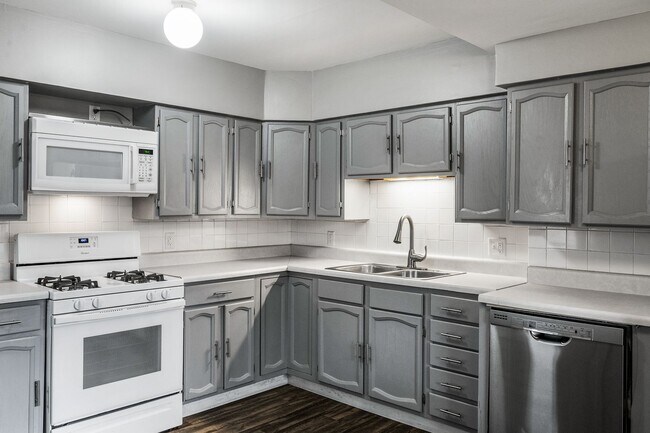 Building Photo - Gorgeous 4BR/2BA Home with Finished Lower ...