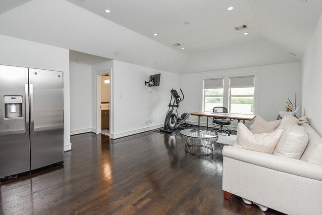 Building Photo - 1211 Rosine St