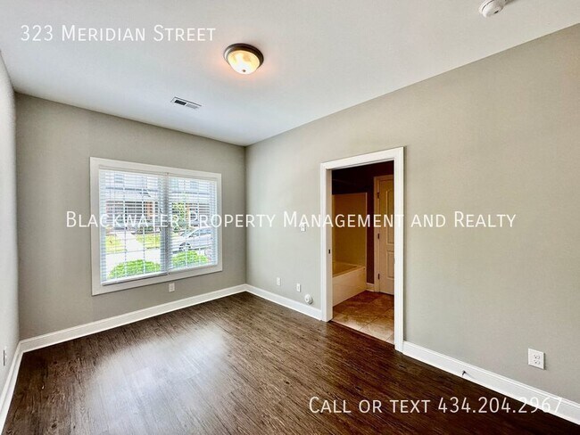Building Photo - 3 Bedroom Townhouse in Cornerstone!