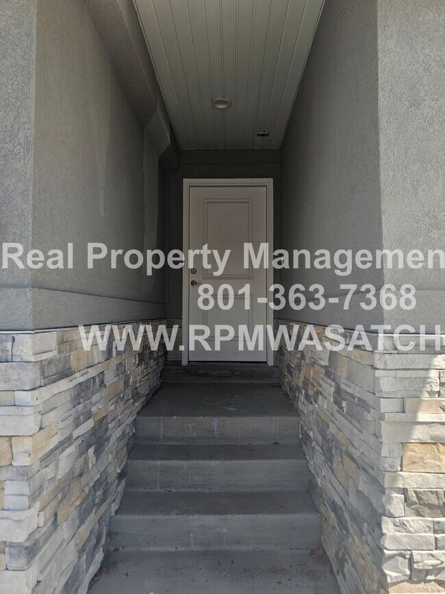 Building Photo - 738 N 160 E